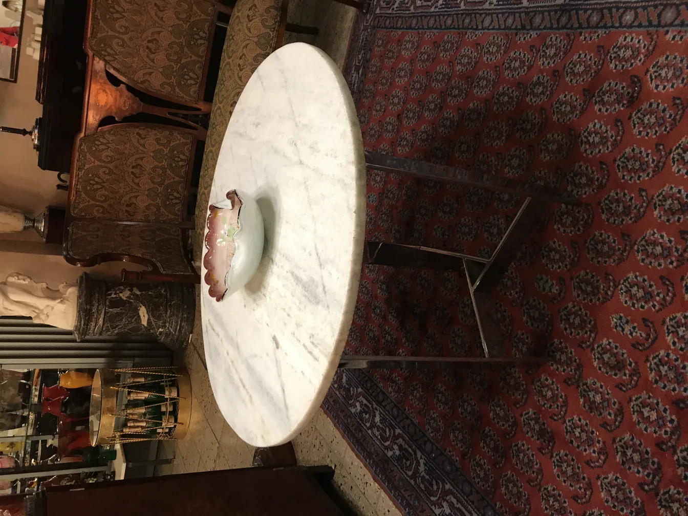 Decoração antiga de cristal de Murano com detalhes coloridos