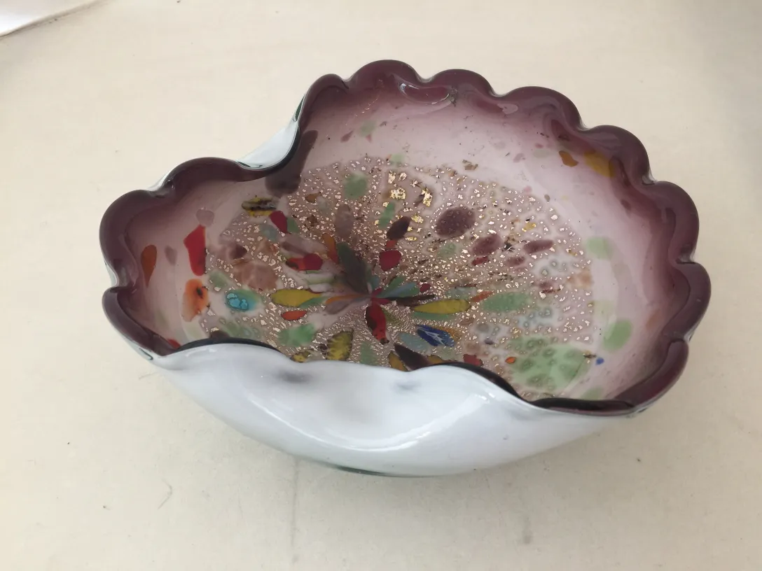 ancien bol en cristal de murano avec décor coloré