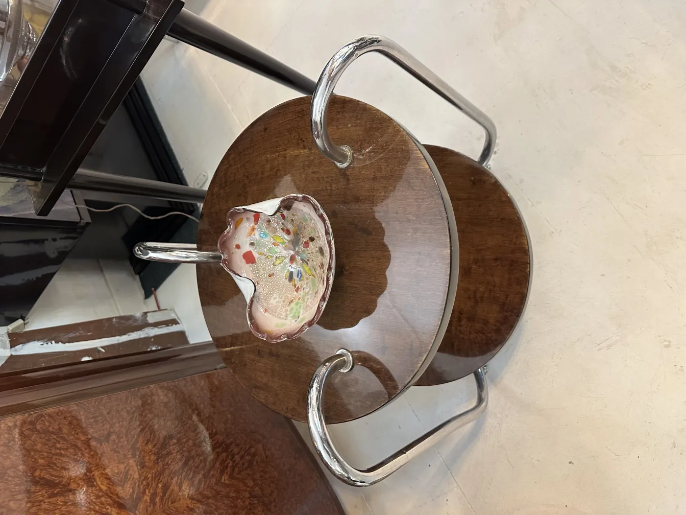 peça decorativa antiga de cristal de murano com cores vibrantes