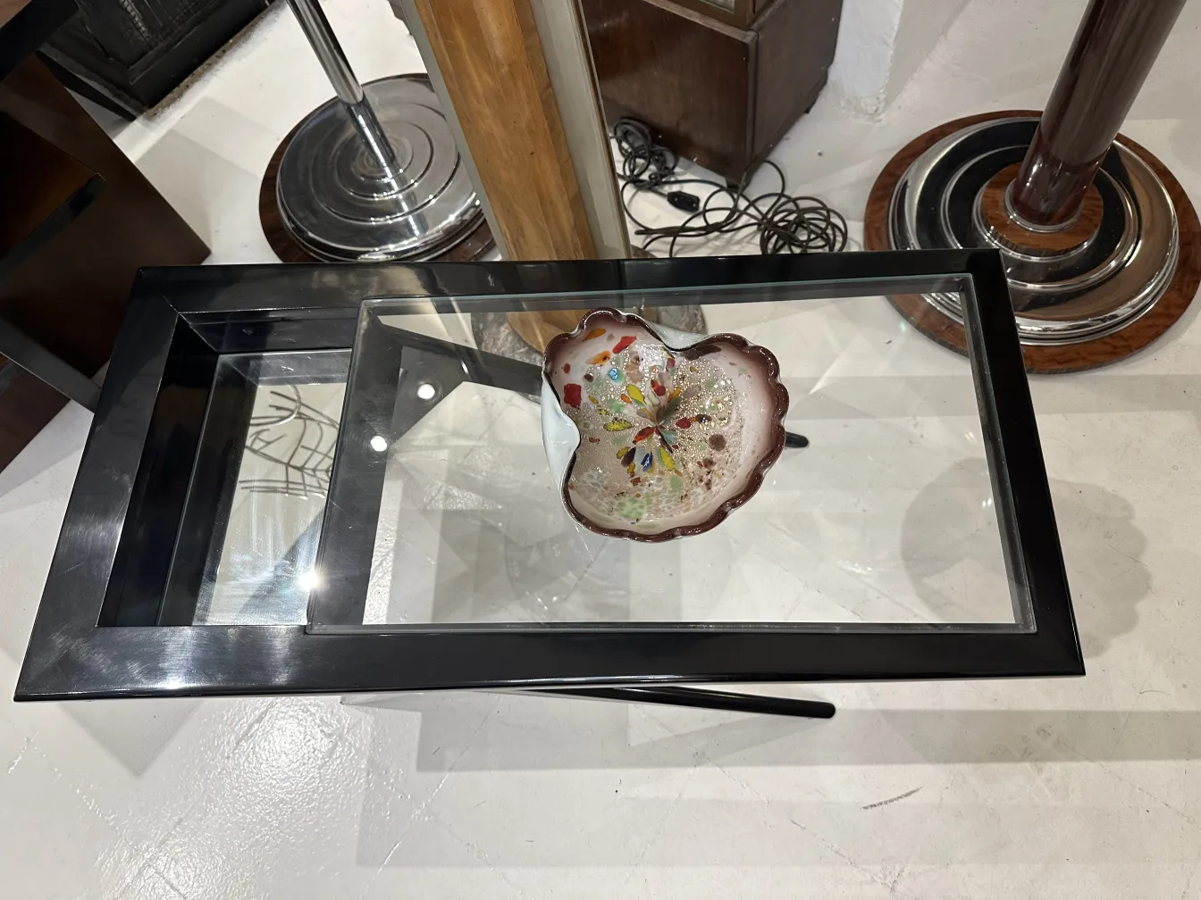 cristal de murano avec des détails colorés dans un cadre moderne