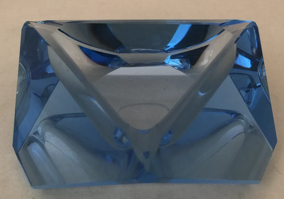 cristal de murano azul em forma de diamante brilhante