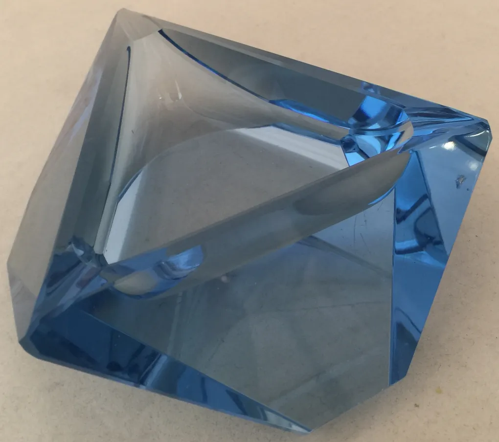 scultura antica in vetro di murano blu intenso