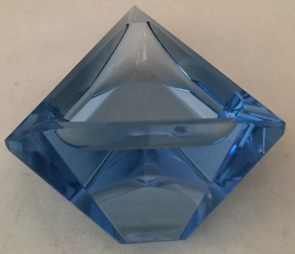 Vetro antico di Murano blu in forma di piramide