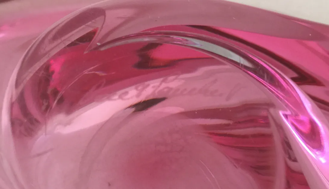 Antikes rosa Murano-Glas mit zarten Details