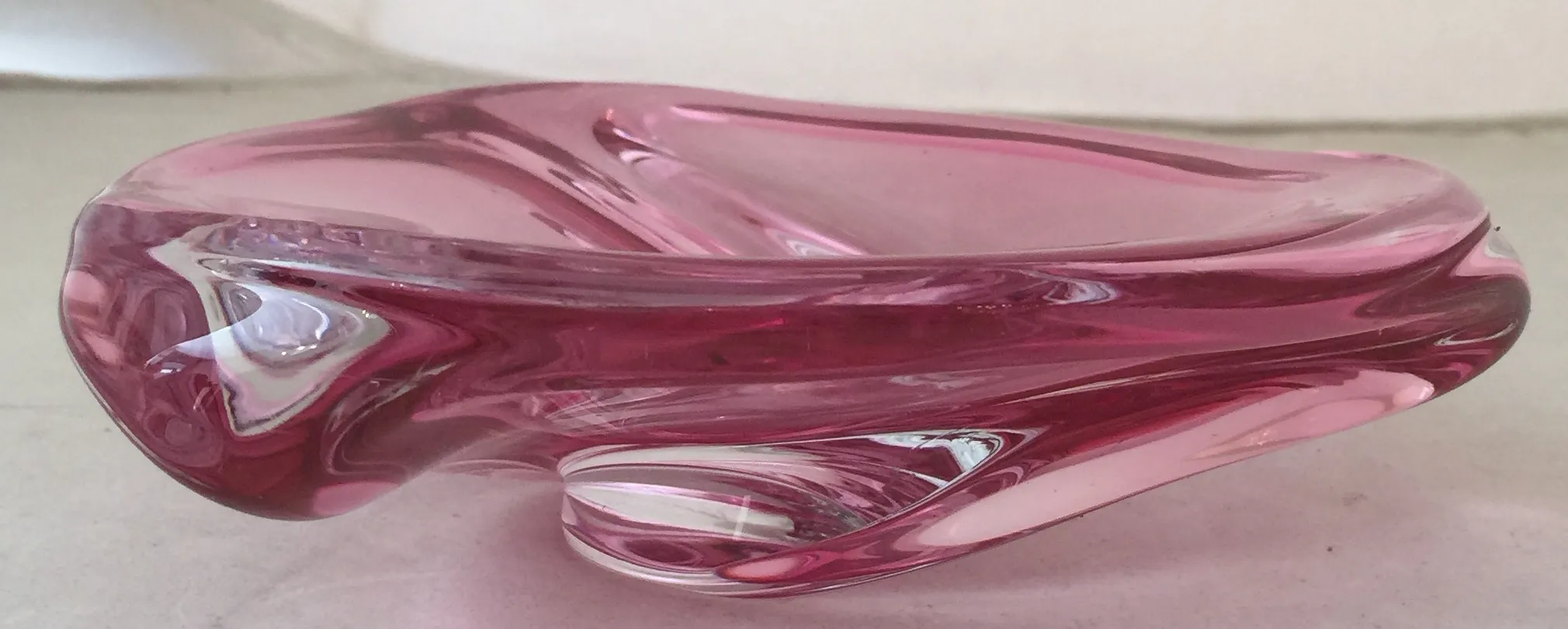 bellissimo vetro di murano antico rosa, con forme fluide