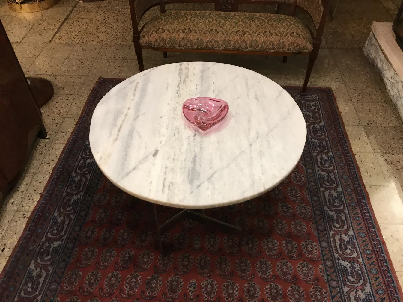 декоративная скульптура из муранского стекла розового цвета