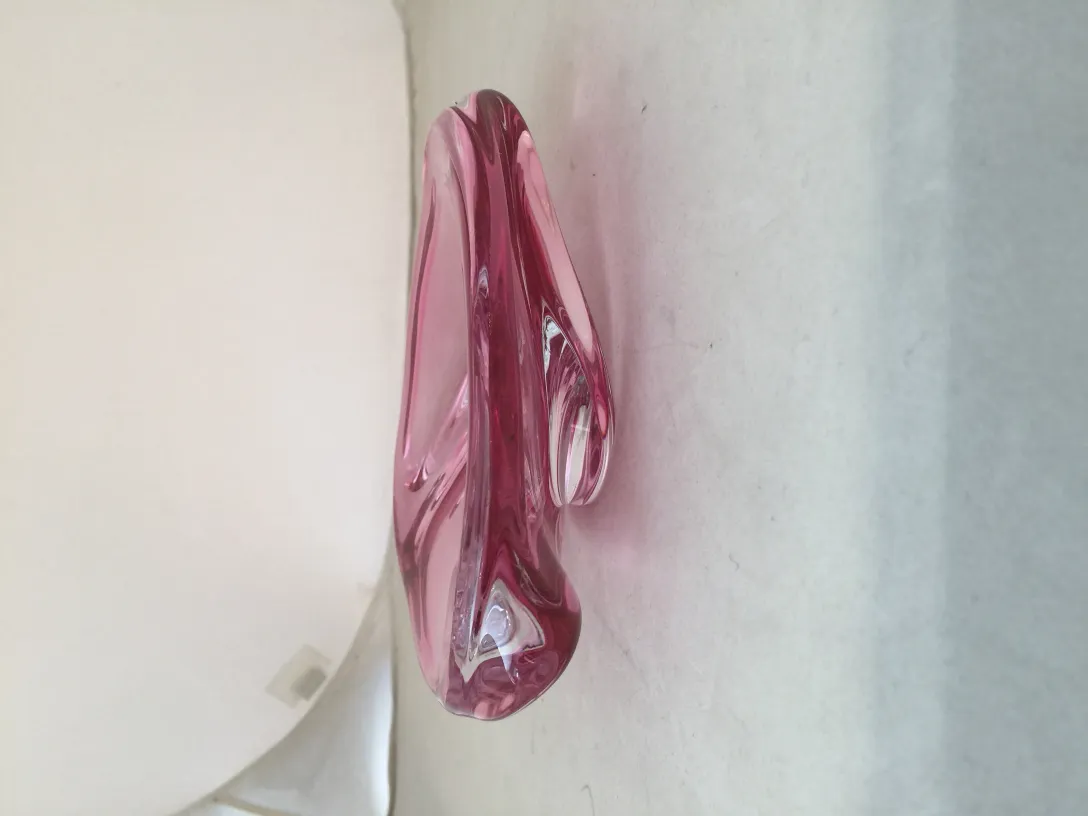 figure antique en cristal de murano rose avec forme fluide