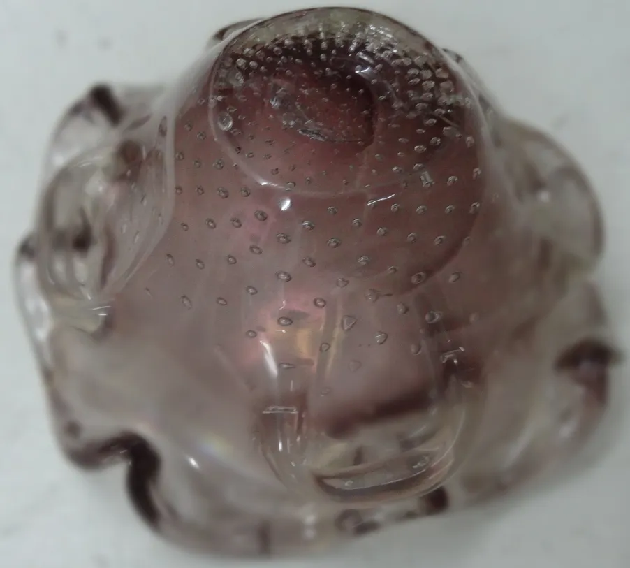 Antikes Murano-Glas mit dekorativem Design, organische Form.