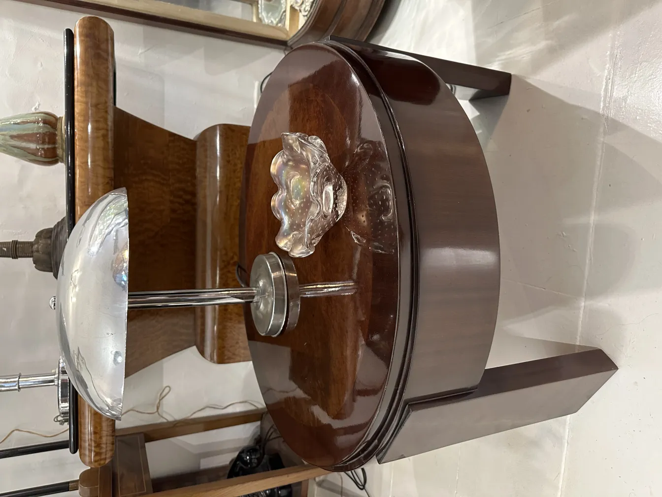 antigo cristal de murano decorativo em uma mesa elegante