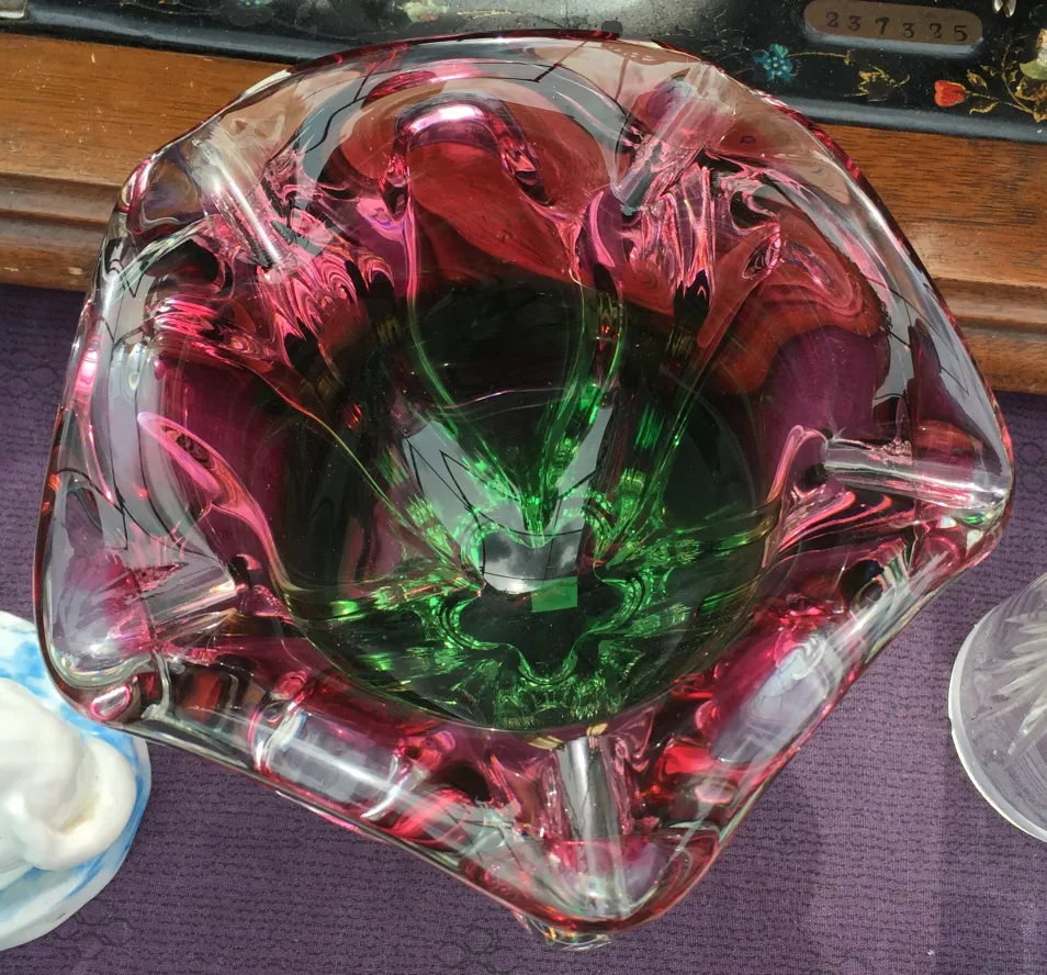 belle pièce ancienne en cristal de murano aux teintes rouges et vertes