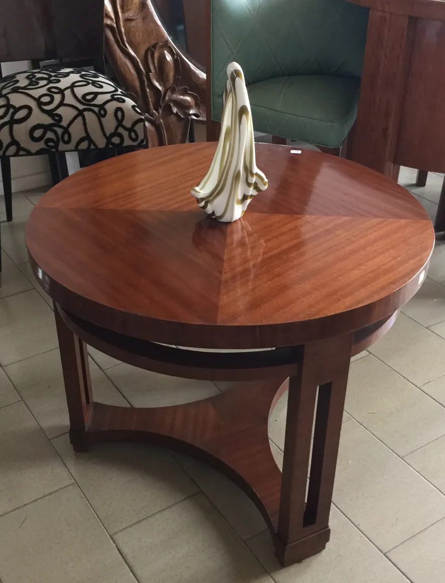 scultura in vetro di murano con un design elegante.