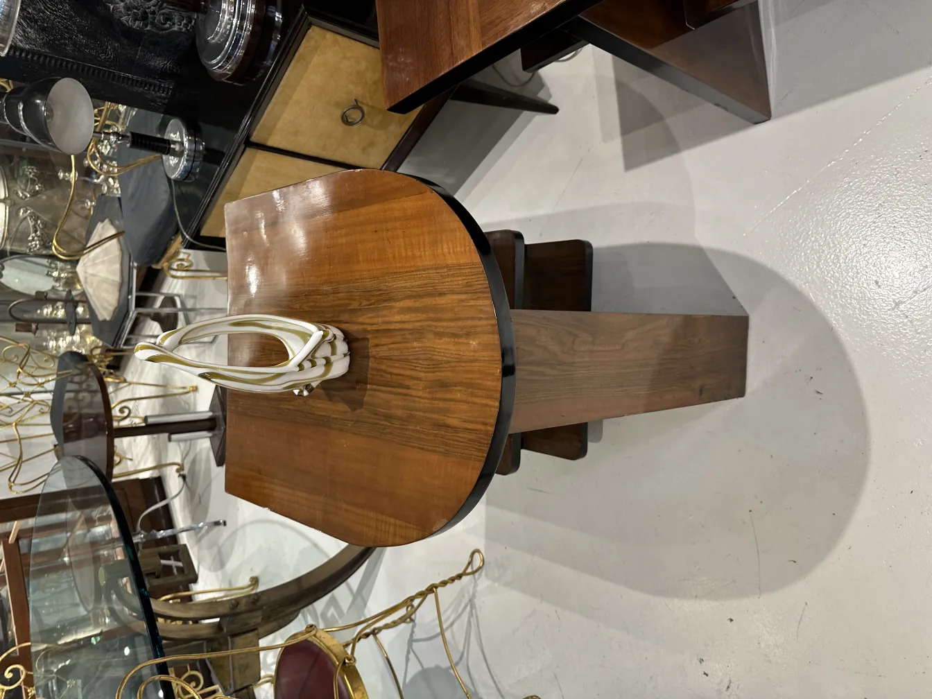 مزهرية زجاج مورانو القديمة بتصميم مموج