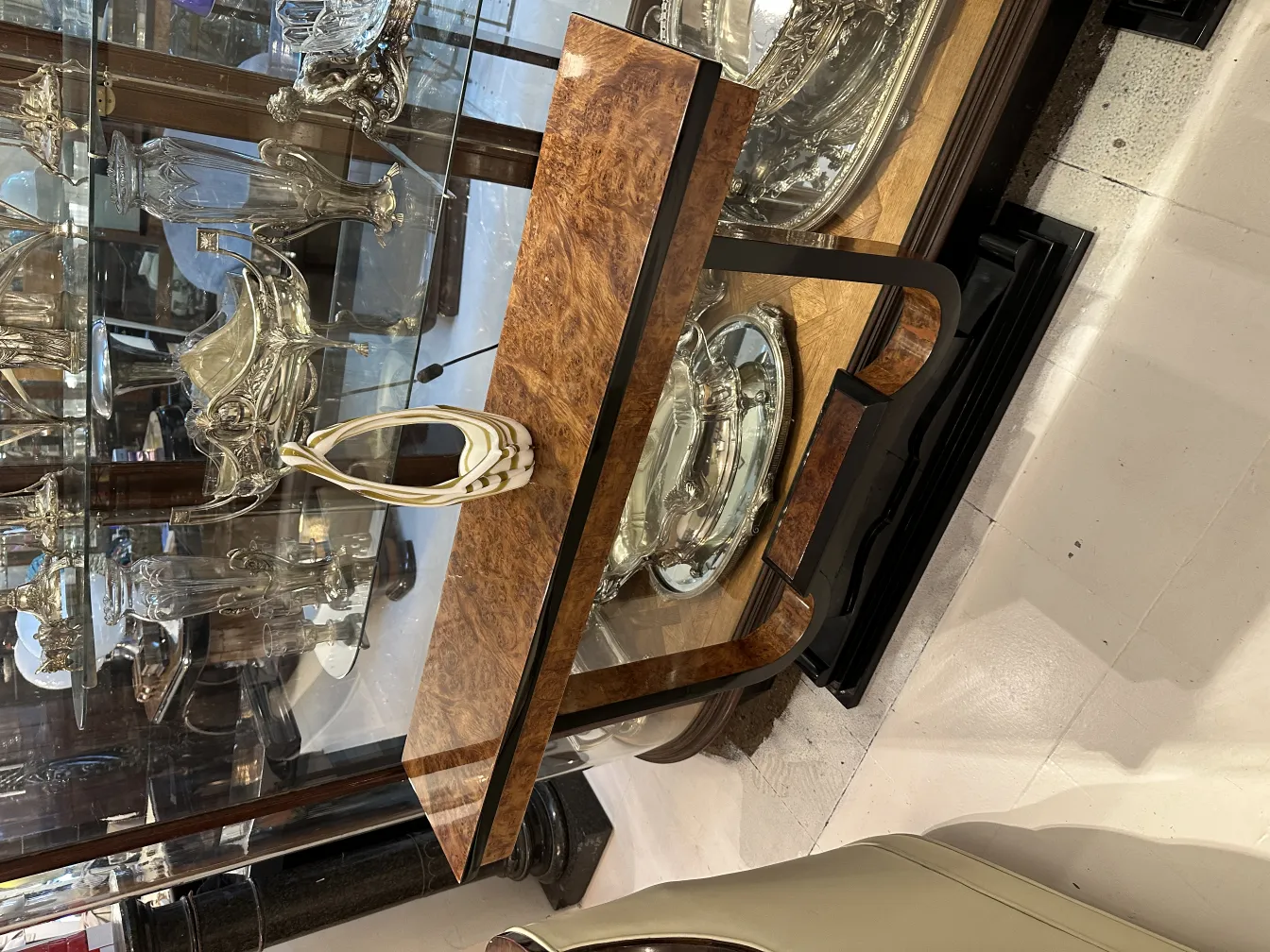 vase antico in vetro di murano con dettagli dorati