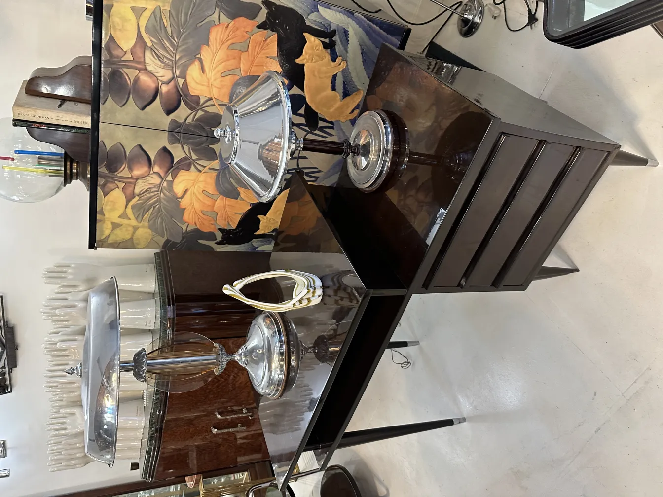 vase antico in vetro di murano con fiori