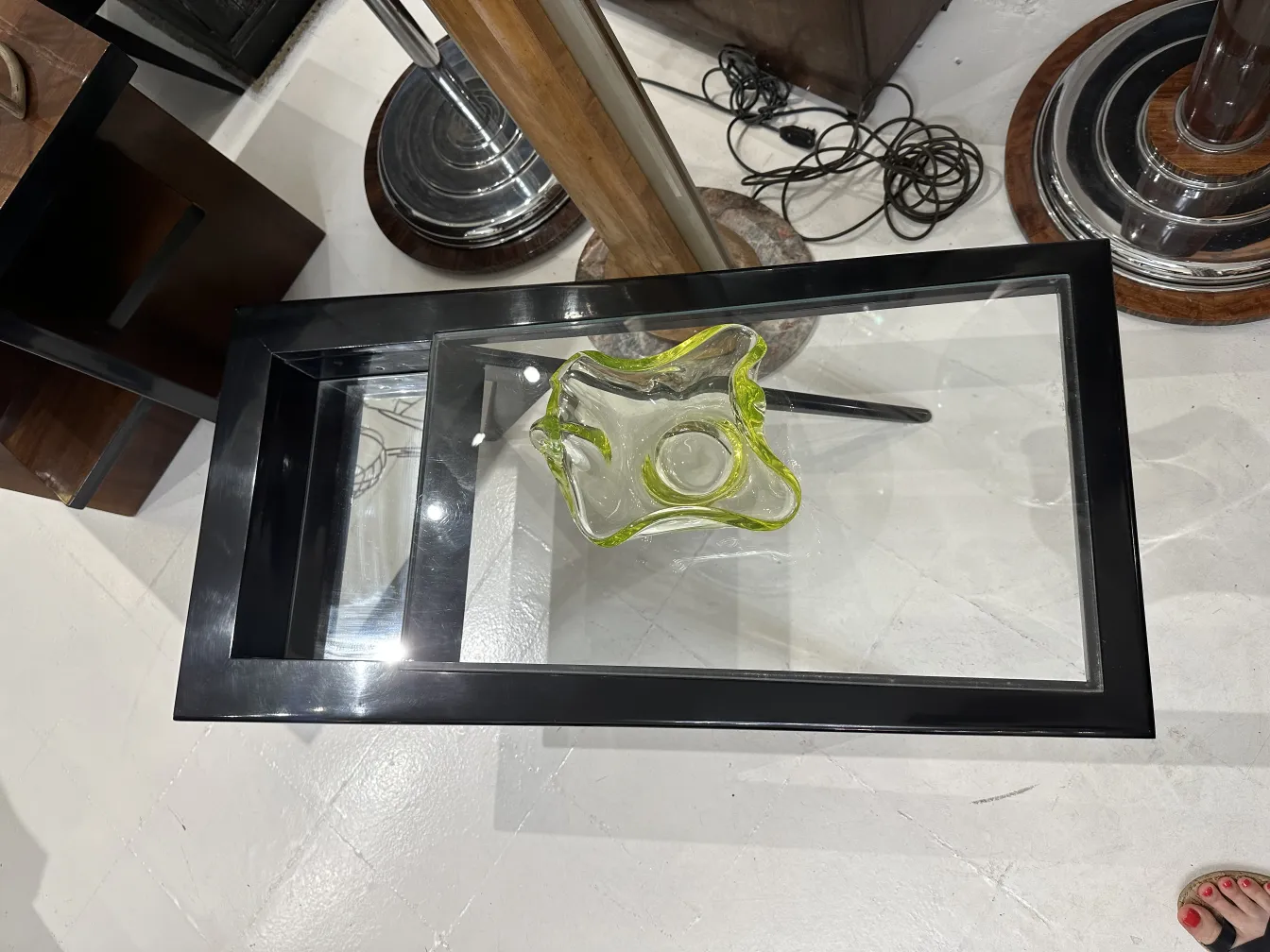 色彩斑斓的花卉设计，带有绿色装饰