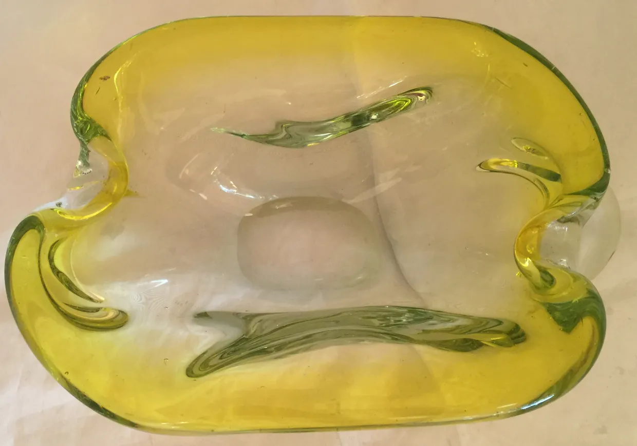 bandeja antiga de cristal de murano amarela com formas onduladas