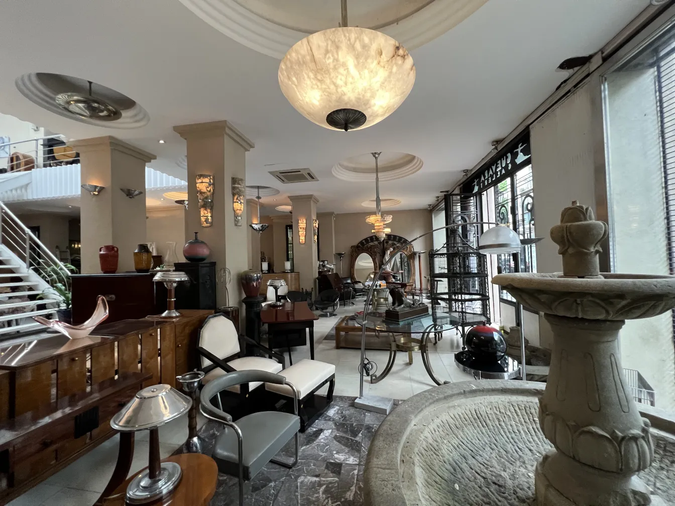 vetro di murano antico con forme eleganti in un ambiente accogliente