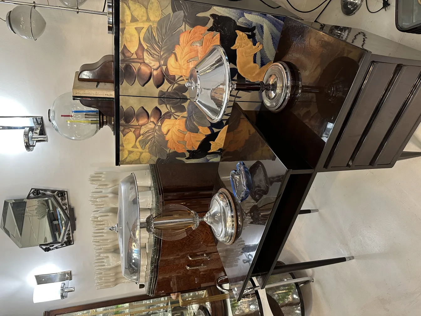 vetro di murano antico in colore chiaro su tavolo decorativo