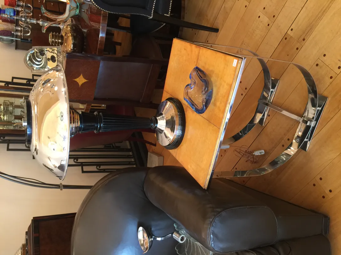 cristal de murano antiguo en mesa con buen diseño