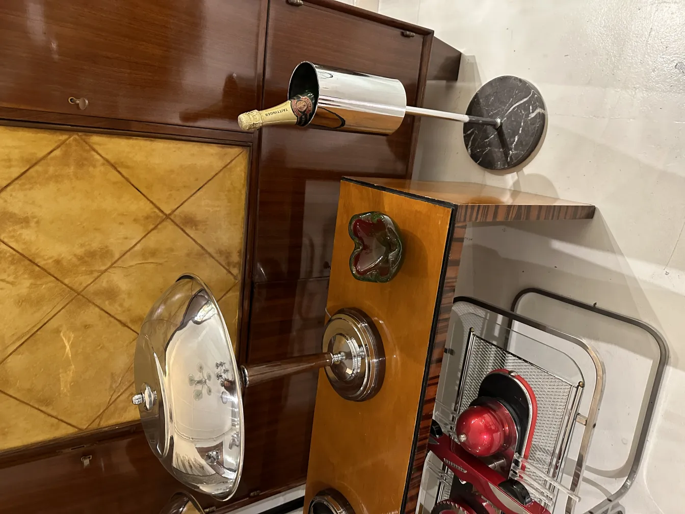 Antikes dekoratives Murano-Glas mit markanter Form und leuchtenden Farben