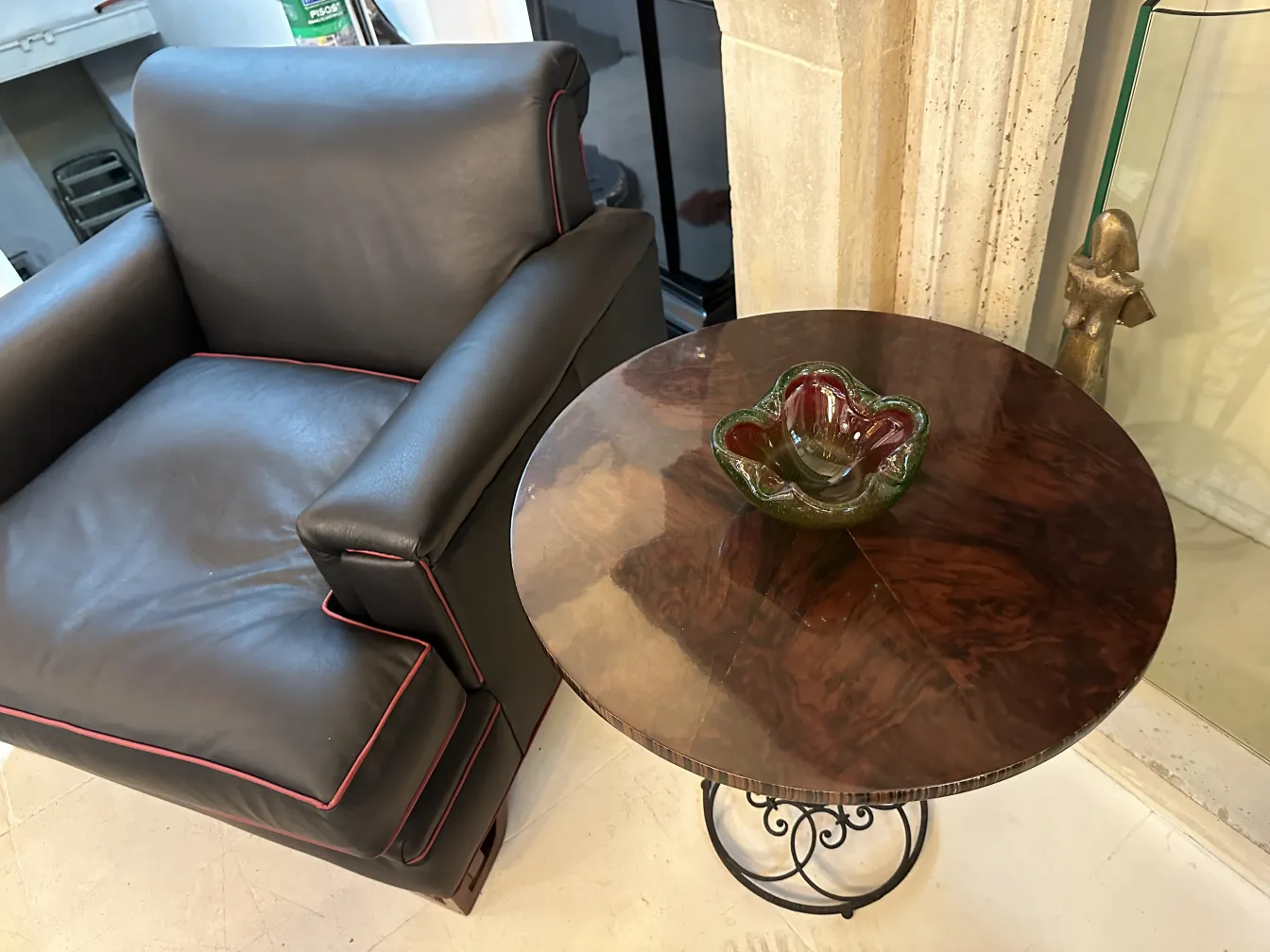 decorativo cristal de murano com formas orgânicas e cores vibrantes