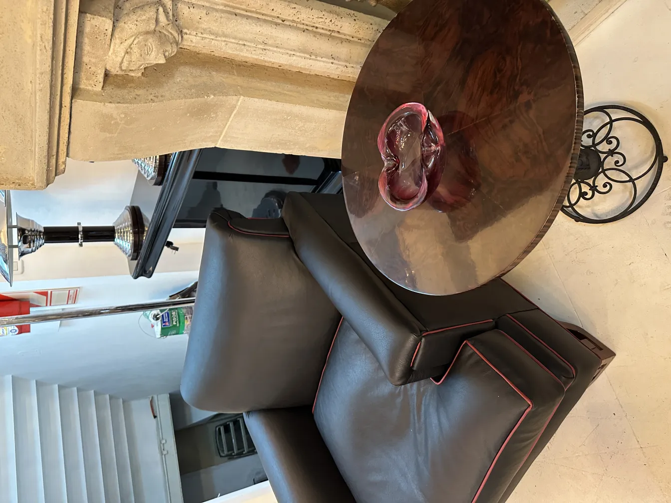 装飾的な形をした美しいアンティークのムラーノガラスの作品。