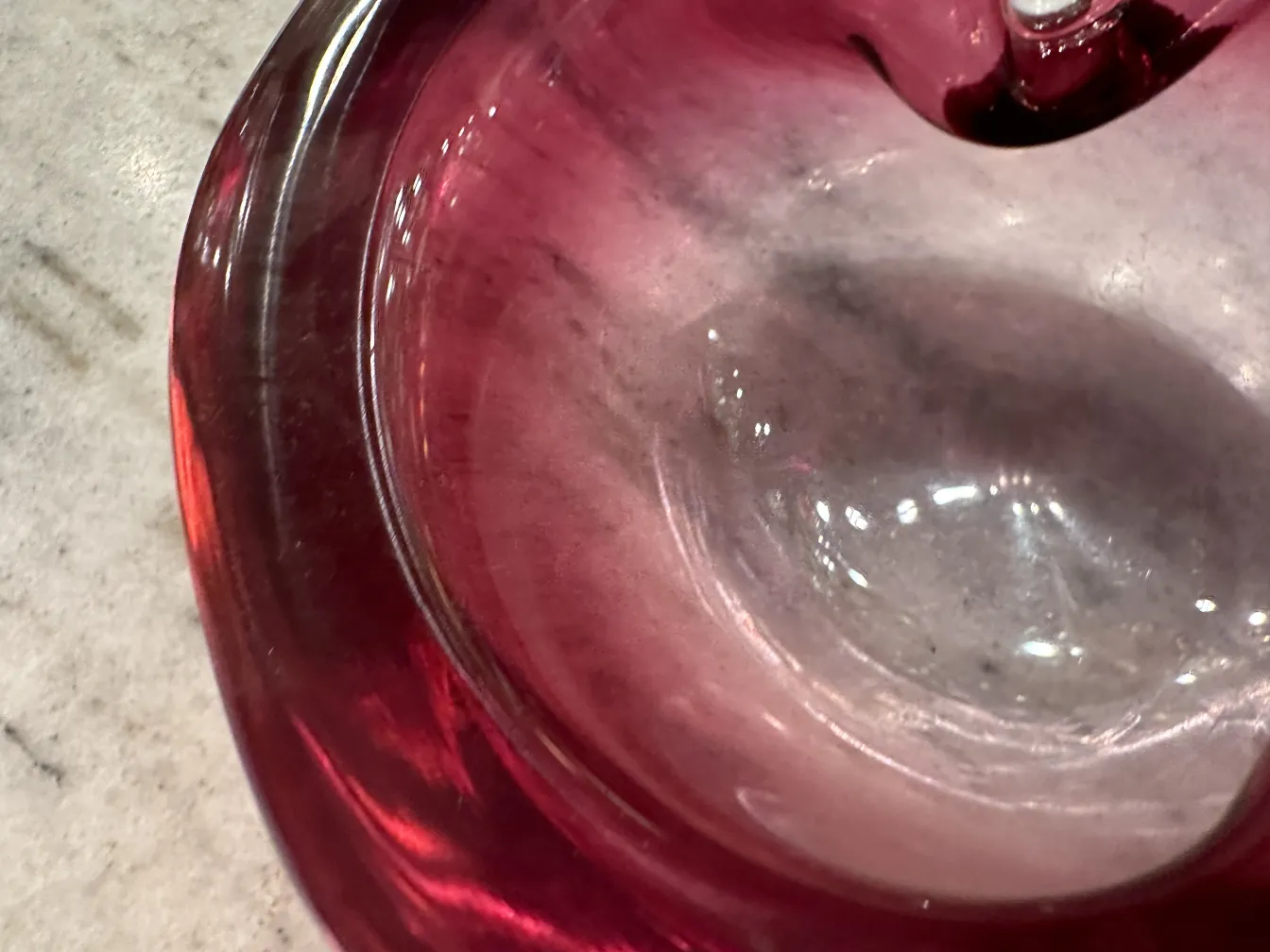 peça antiga de cristal de murano na cor rosa