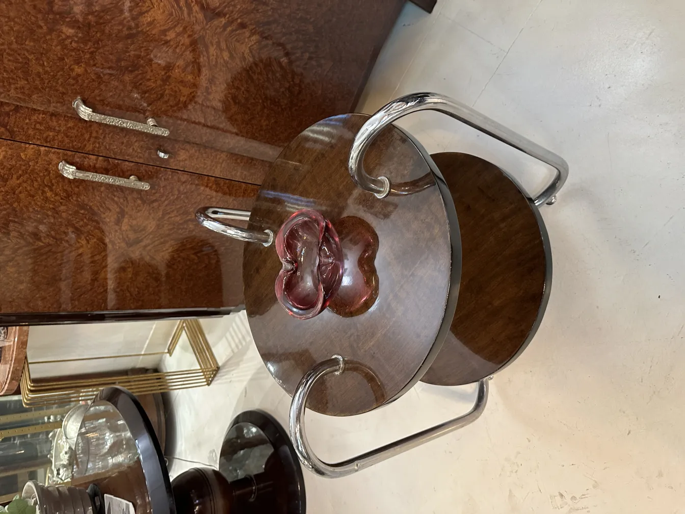 beau cristal de murano en forme de cœur sur la table