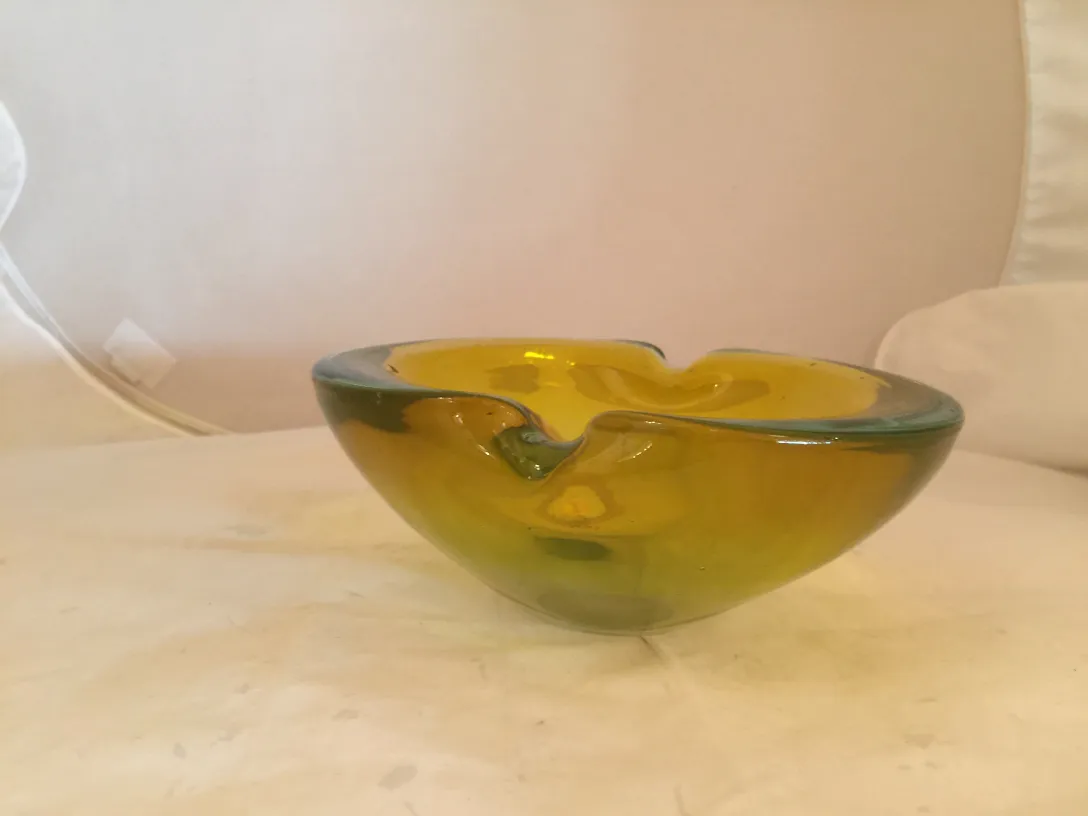 hermoso cristal de Murano amarillo con forma única