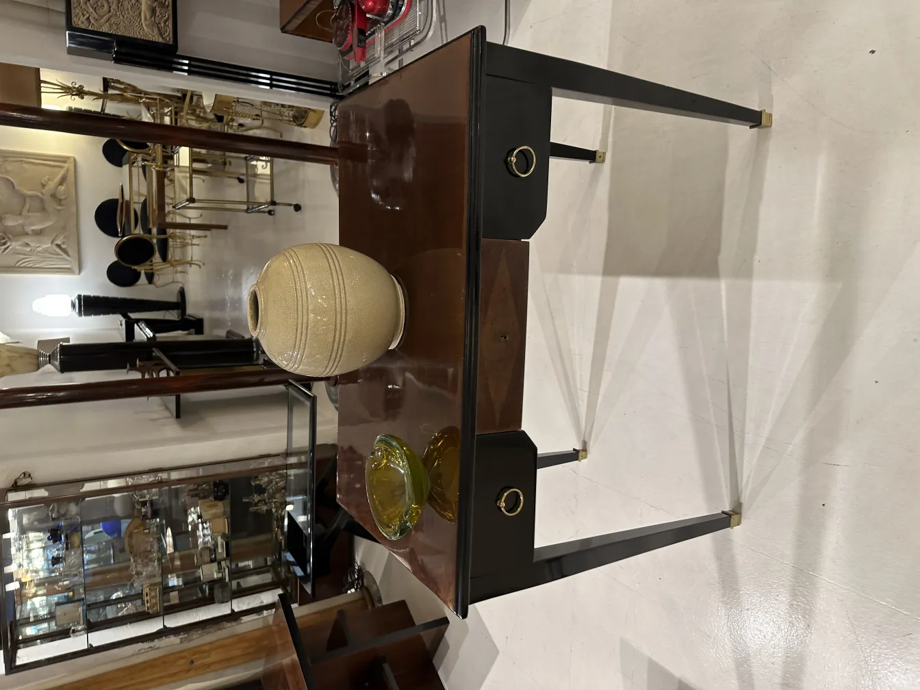 vase ancien en cristal de murano sur une table