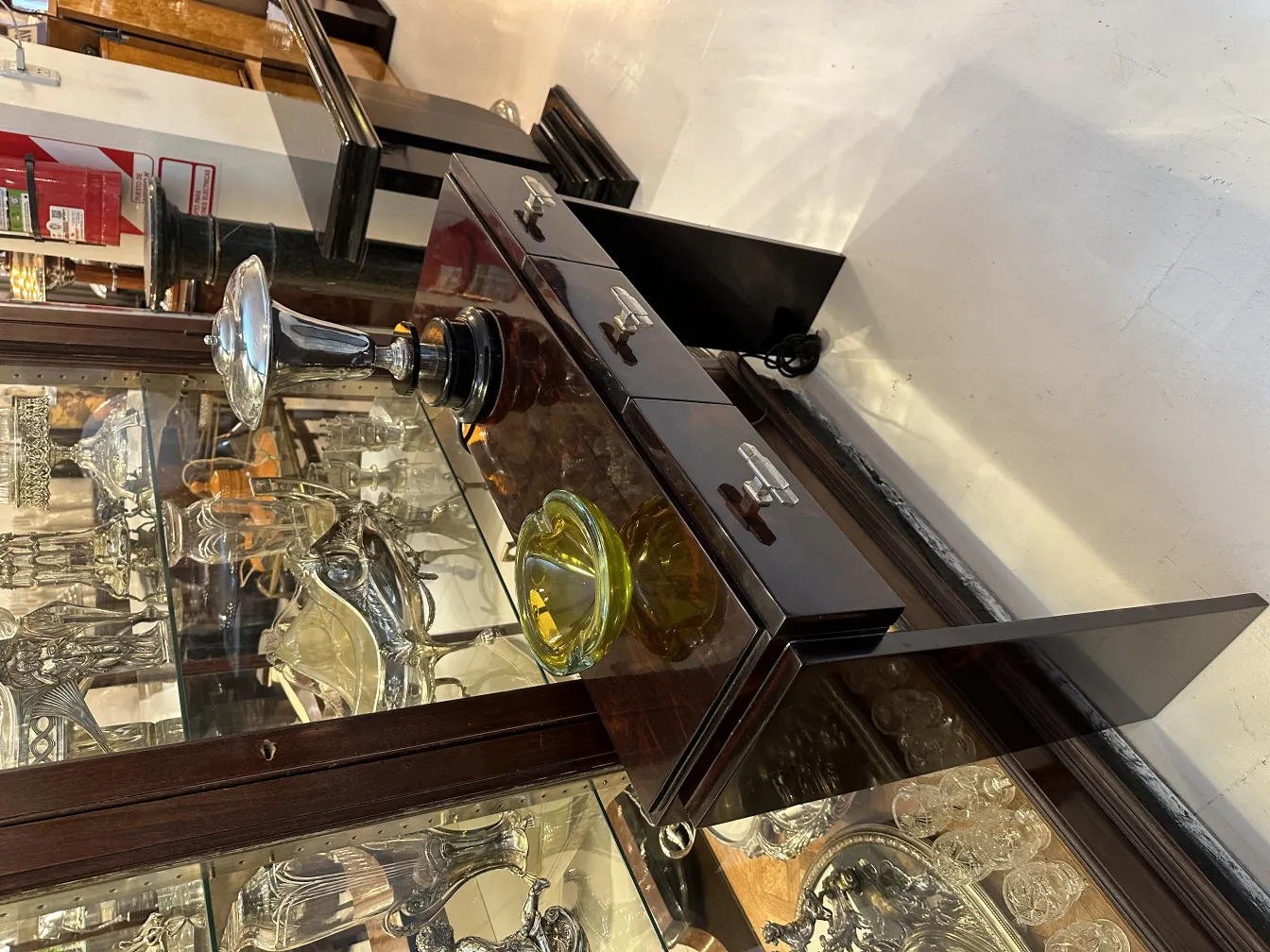 schönes antikes murano-glas in verschiedenen farben