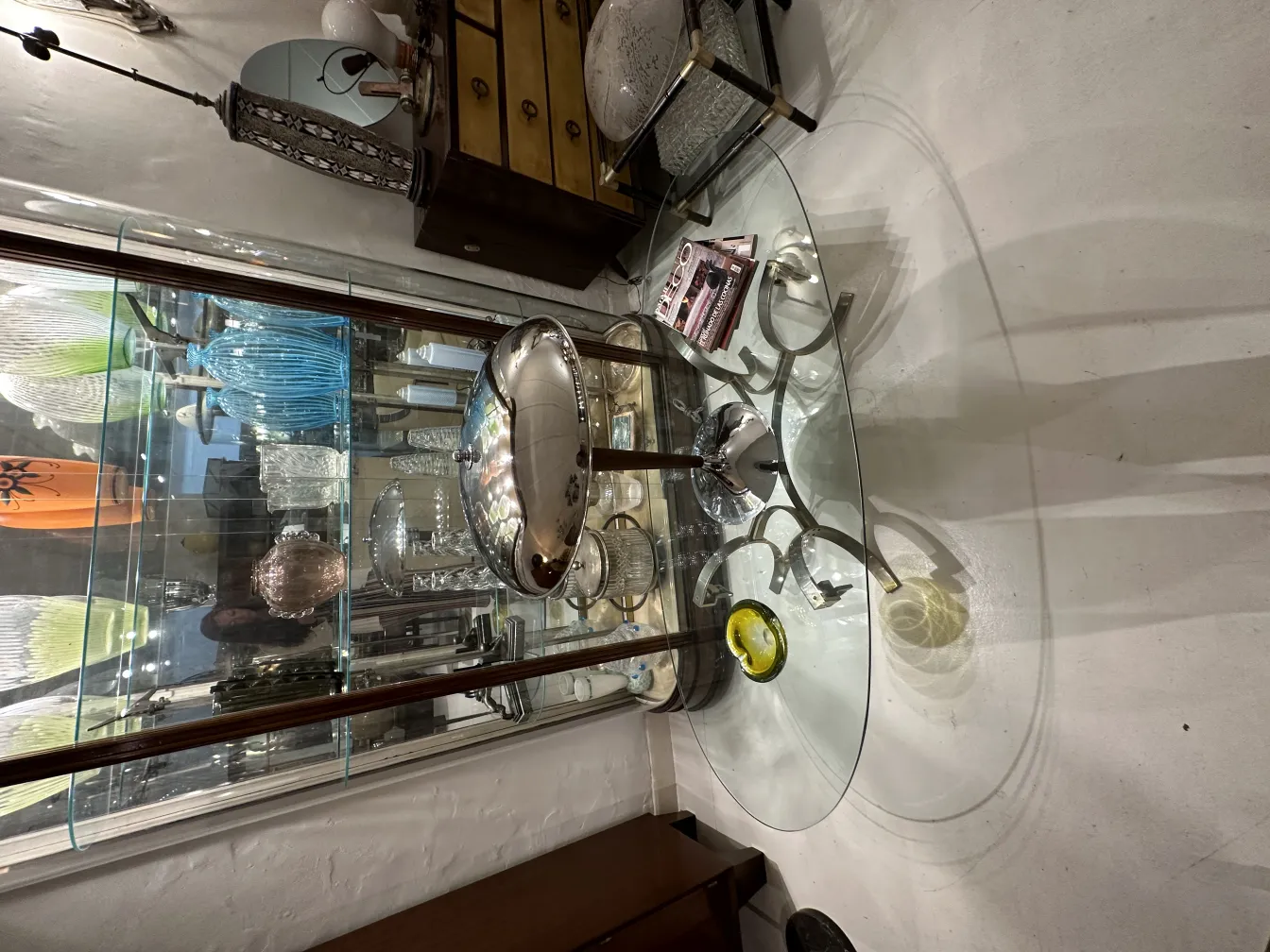 decoración antigua de cristal de murano, colores vibrantes, variedad de formas