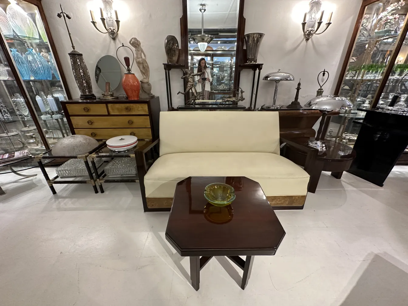 cristal de murano antigo em um ambiente decorativo com móveis