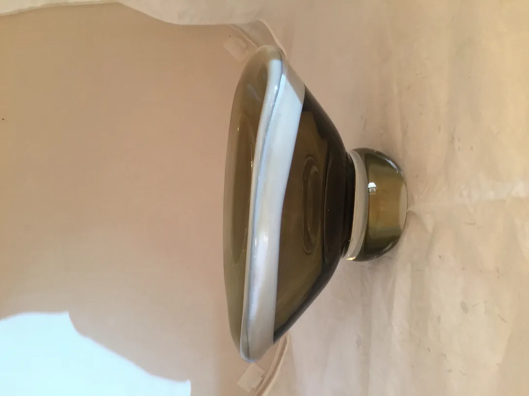 古董穆拉诺玻璃，带有优雅的设计和色彩