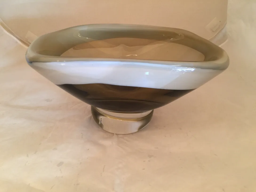 bowl antigo de cristal de murano com forma oval e cores sutis