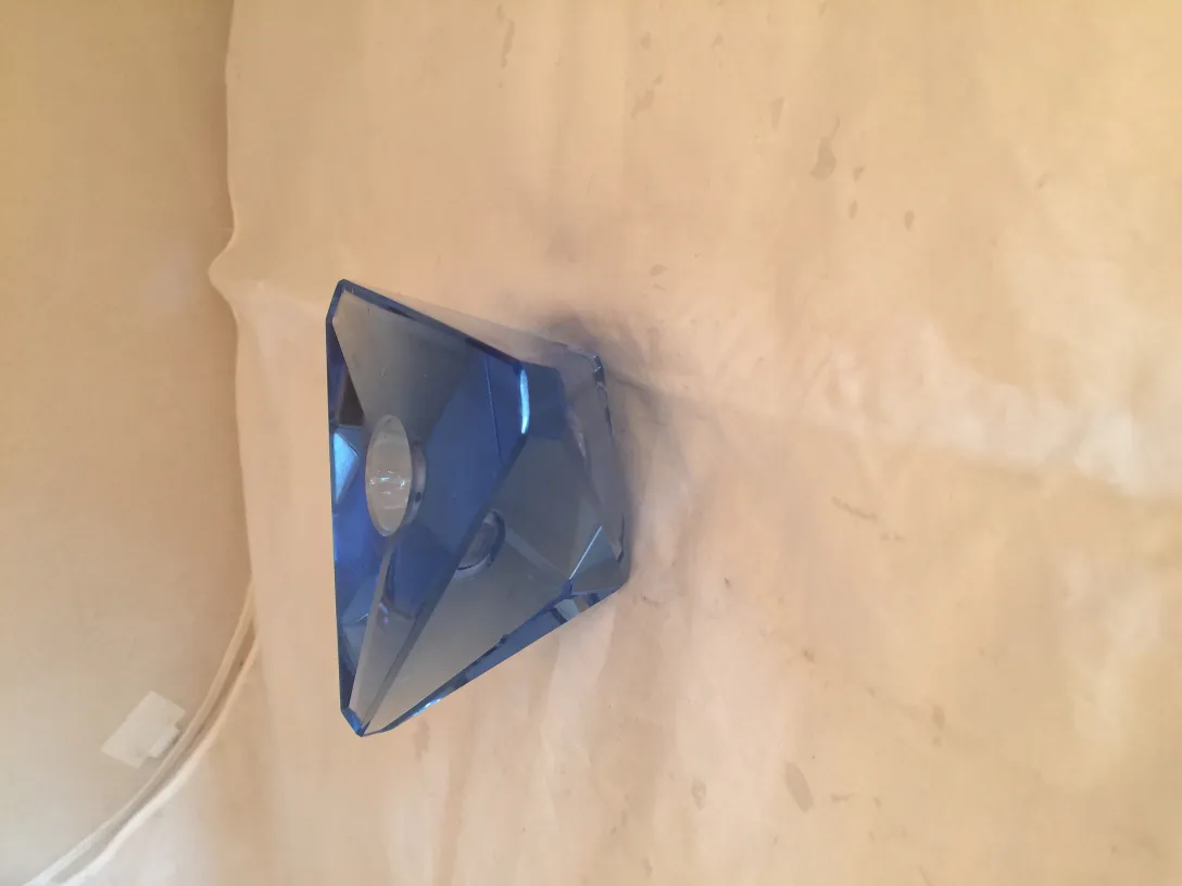 cristal de murano em forma de pirâmide azul