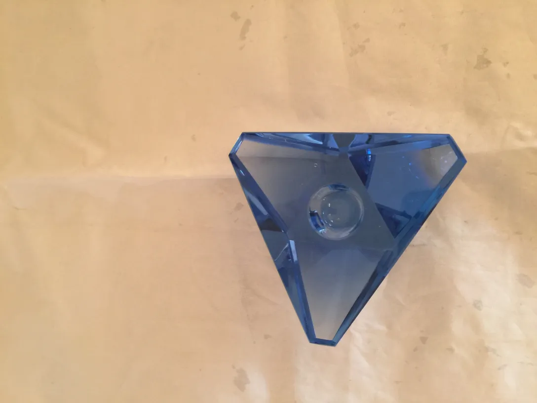 cristal de murano bleu en forme de diamant