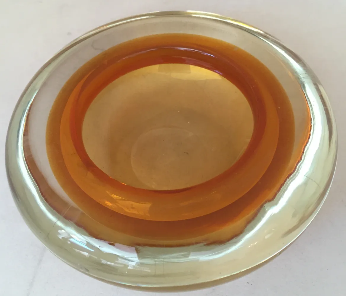 Runde Form antikes Murano-Glas in Bernsteinfarbe