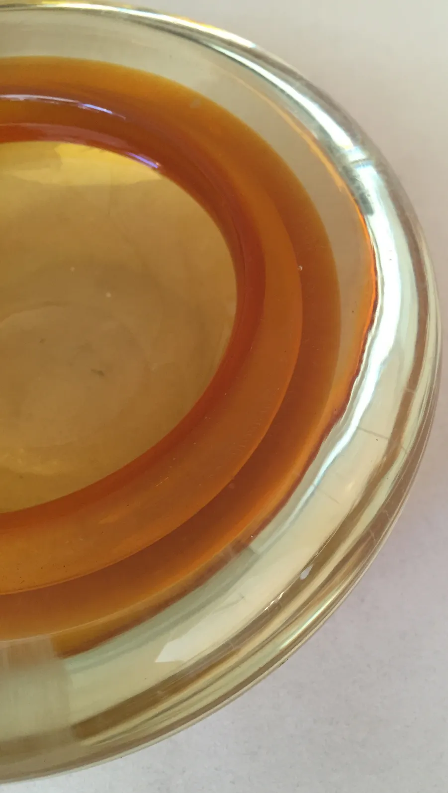 piatto decorativo in vetro di murano con toni dorati e arancioni