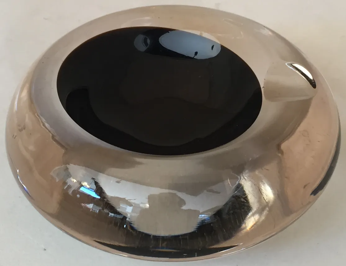 ancien cristal de murano avec un design ovale noir