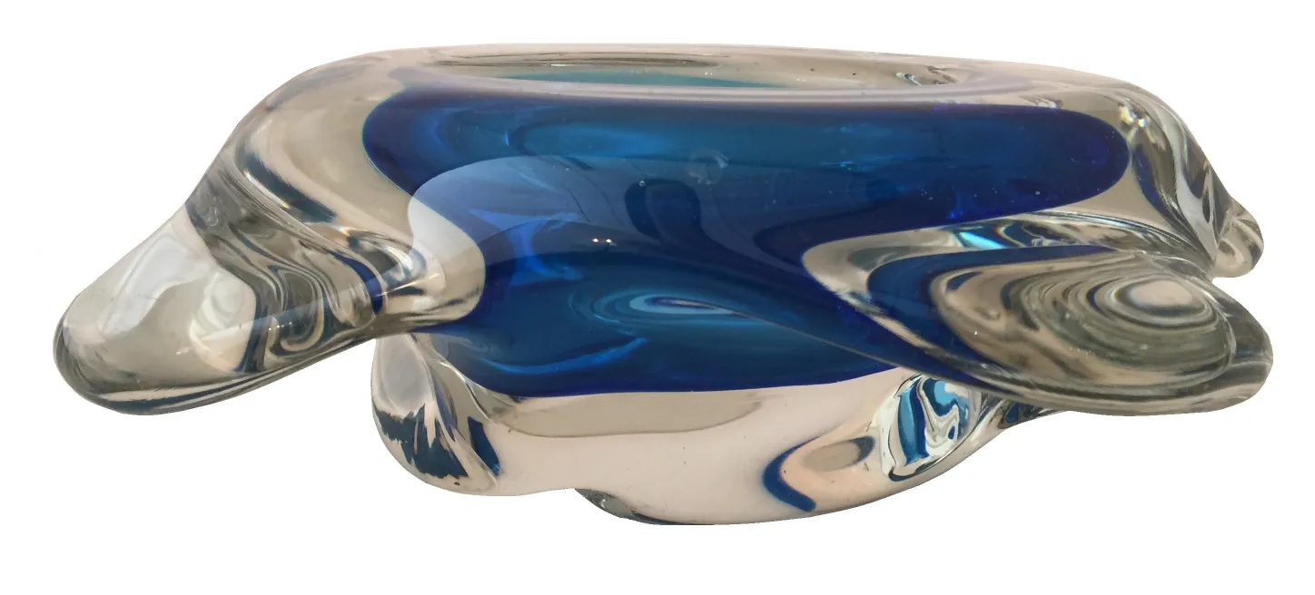 Antiguo cristal de Murano con formas expresivas y color azul