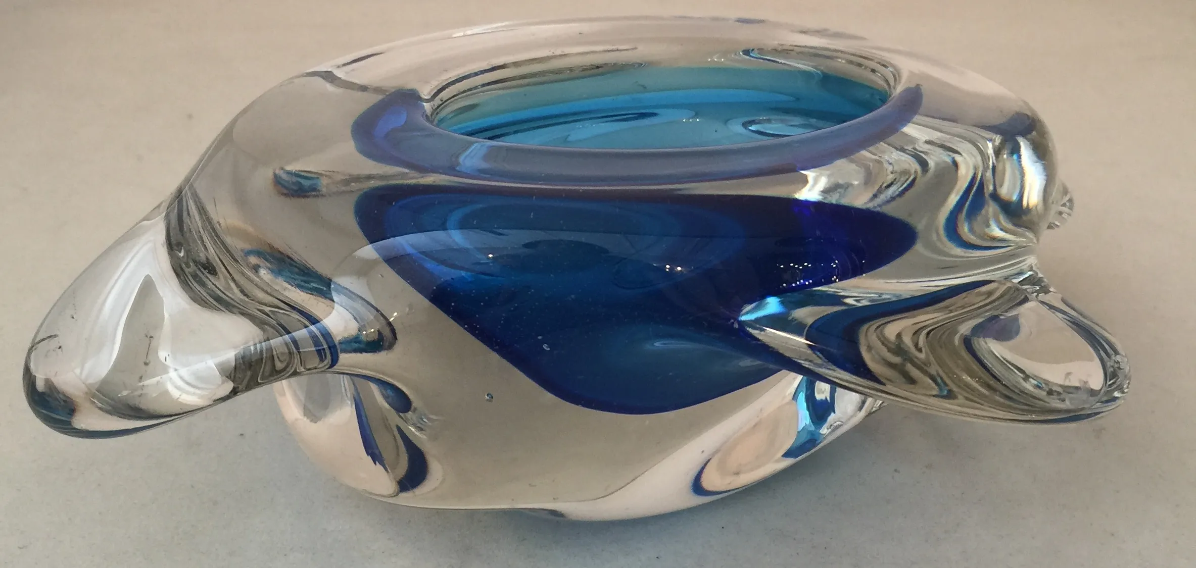 antigo cristal de murano com design azul elegante