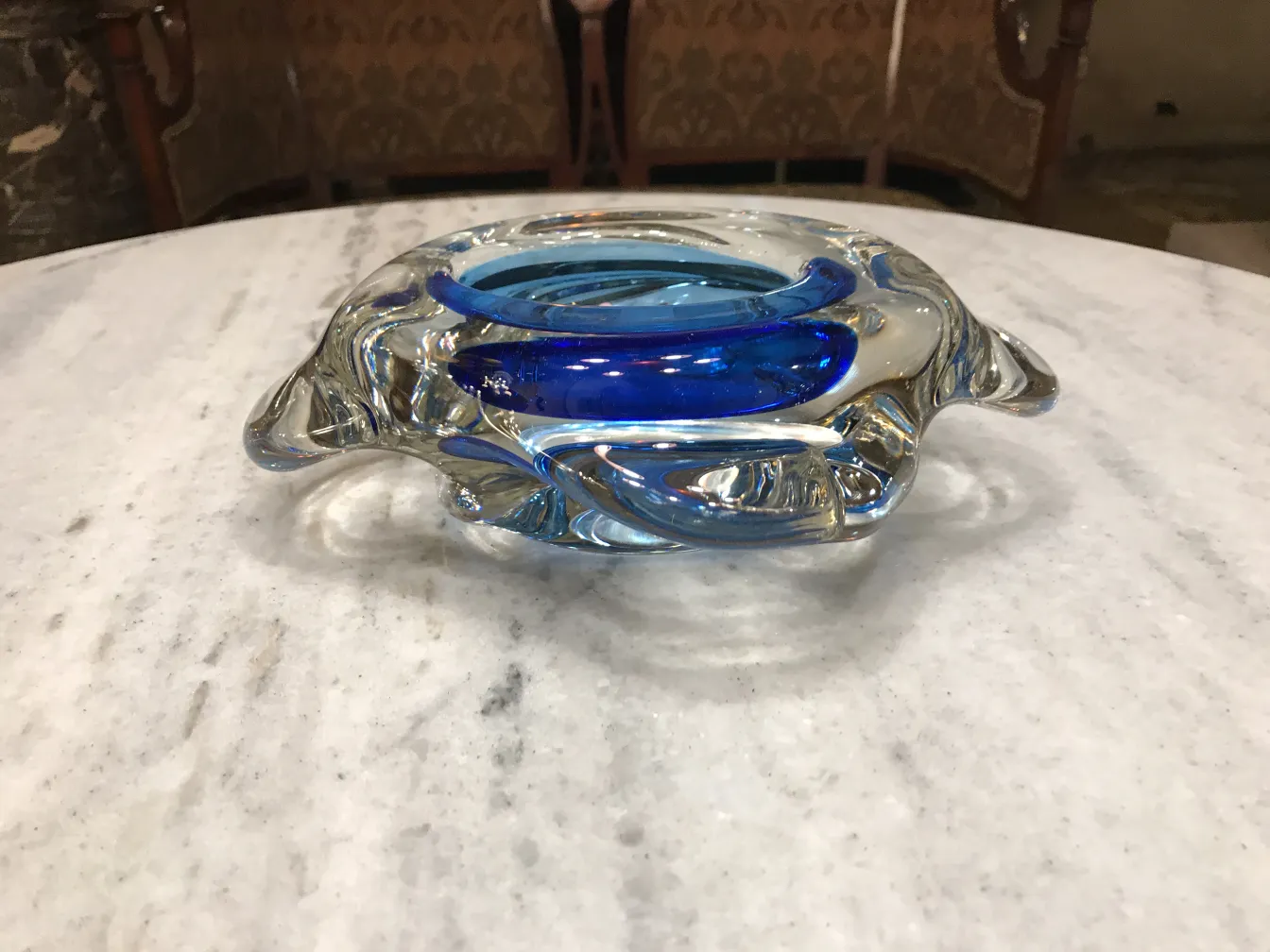 piatto antico in vetro di murano chiaro con blu