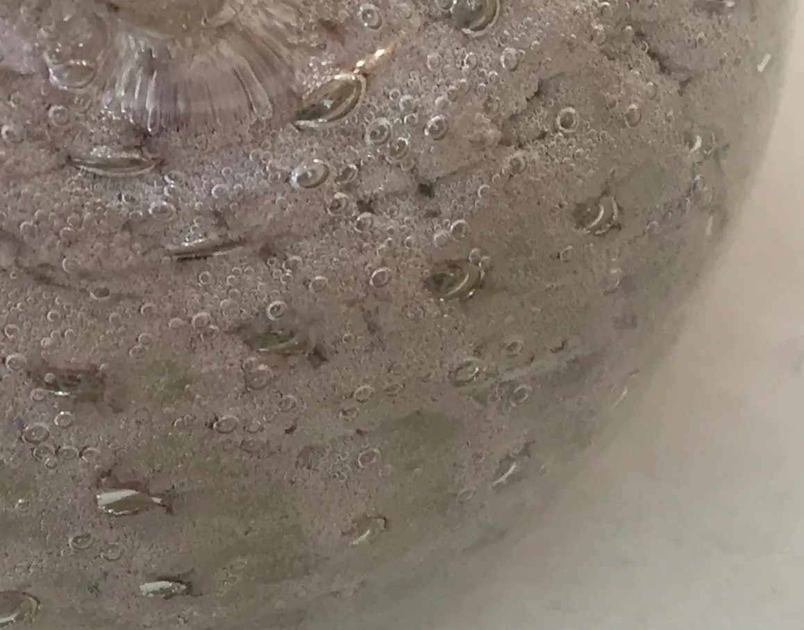 Murano-Glas-Perle mit dekorativen Blasen und einzigartigem Detail