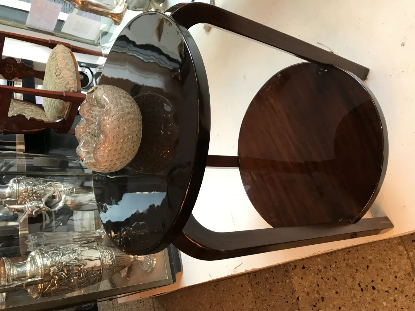 decoração antiga de cristal de murano em mesa