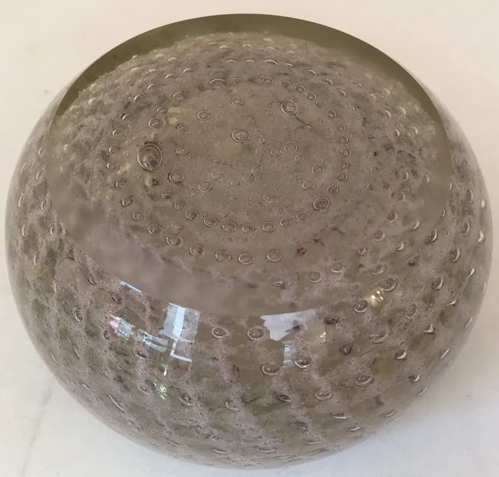 sphère antique en cristal de murano avec des bulles