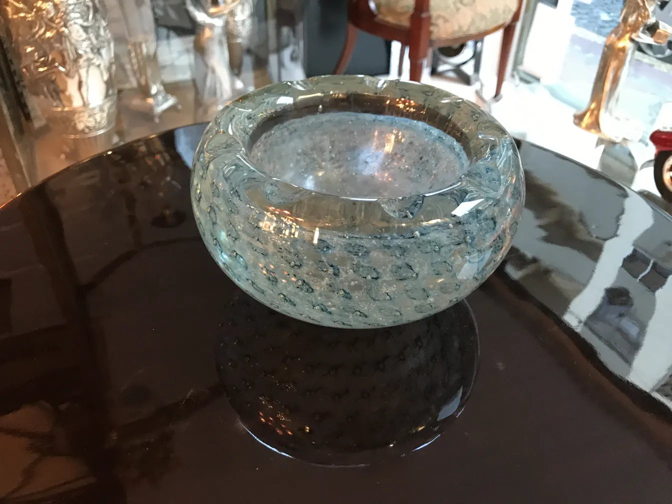hermosa antigüedad de cristal de murano azul con burbujas
