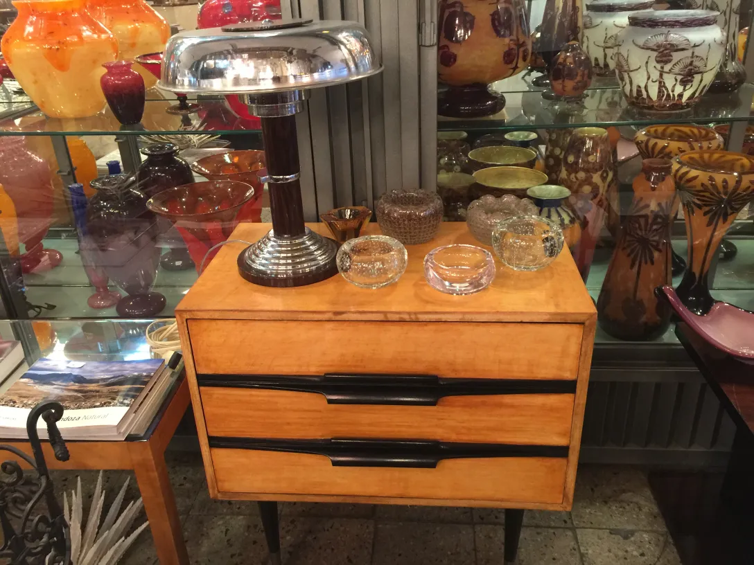 schönes murano-glas in verschiedenen farben, mit lampe