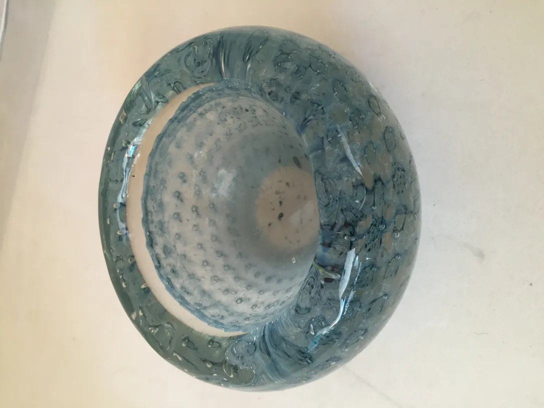 Tigela antiga de cristal de Murano azul com bolhas