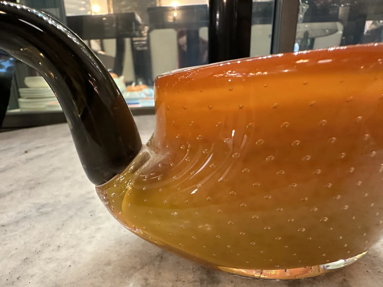 cristal de murano antigo com forma elegante e base clara